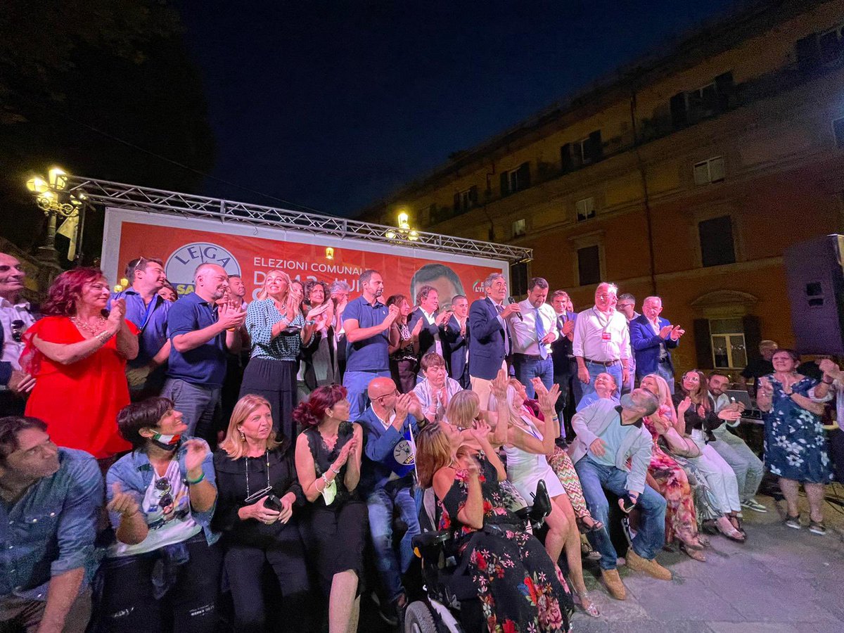 matteosalvinimi's tweet photo. A Bologna con Fabio Battistini, il candidato sindaco del Centrodestra, la sua squadra e tanti Bolognesi che vogliono cambiare! https://t.co/moHPb9c0lI
