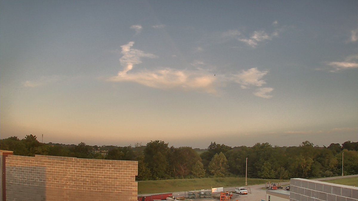 SeeKansasCity's tweet photo. It's 82F in #KansasCity w clear sky &amp; 5.5mph winds, 56% humidity https://t.co/4UZkq0Ejko