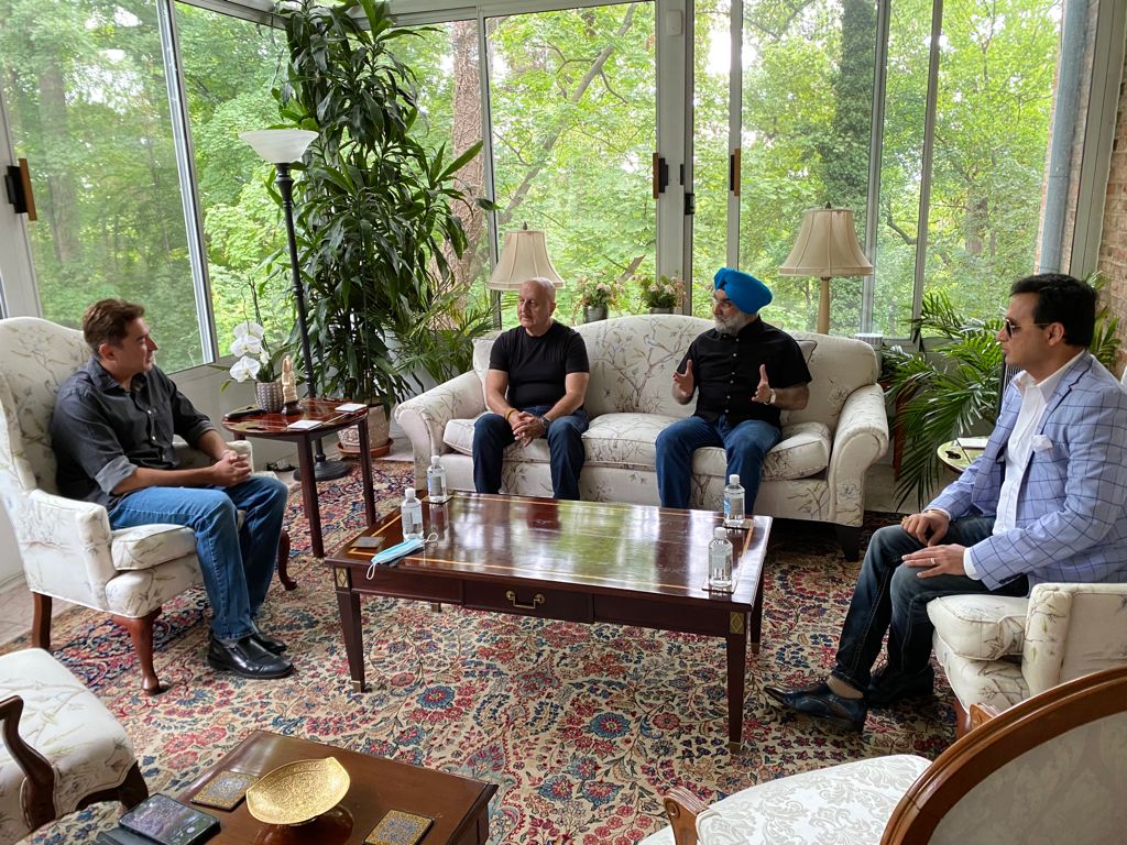 SandhuTaranjitS's tweet photo. Delighted to host @AnupamPKher at India House. Enjoyed our walk &amp; discussions! https://t.co/IFHoL1ongz