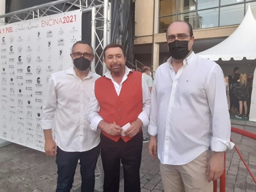 En la pasarela moda y piel del maestro Julio Lama con mis compañeros <a href="/ccortinag/">Carlos Cortina</a> y Fran Dominguez. Y siempre es un placer compartir con el entrañable Jose Manuel Parada y la gran <a href="/MoonDominguez/">Mònica Domínguez</a>.