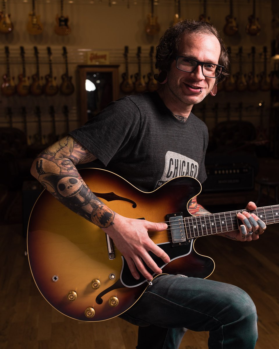 ChicagoMusicEx's tweet photo. That #GibSunday smile. Get yours with a @gibsonguitar ES at the Chicago Music Exchange! https://t.co/pVspoOxPlg #chicagomusicexchange #Gibson #gibsonsofinstagram #gibsonguitars #gibsongram #gearwire #gearybusey #guitarspotter #guitarsdaily #tonemob #knowyourtone https://t.co/3Jv49YgDtN