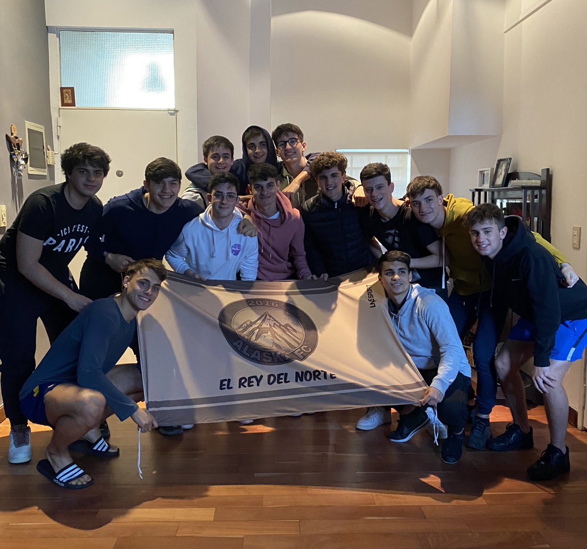 Se cierra una etapa y se abre el culo de los putos de Tercera de <a href="/IESAFIFAar/">IESA Argentina</a>.

@Licho_32 te re cabio puto