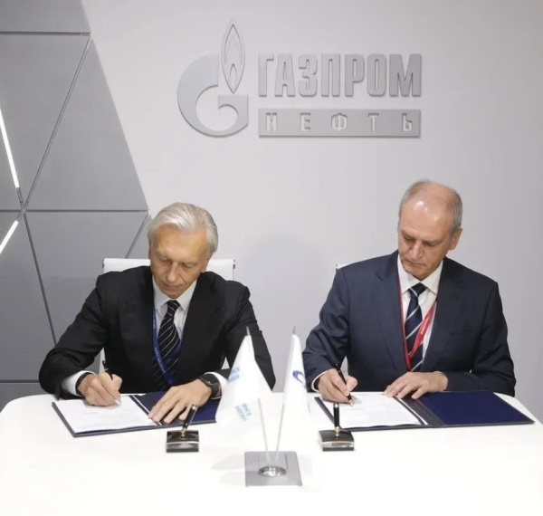 HELLENICSHIP's tweet image. SCF and Gazprom Neft join forces to facilitate #decarbonisation and #digitalisation in #energyshipping #innovative #energyefficiency 
 hellenicshippingnews.com/scf-and-gazpro…