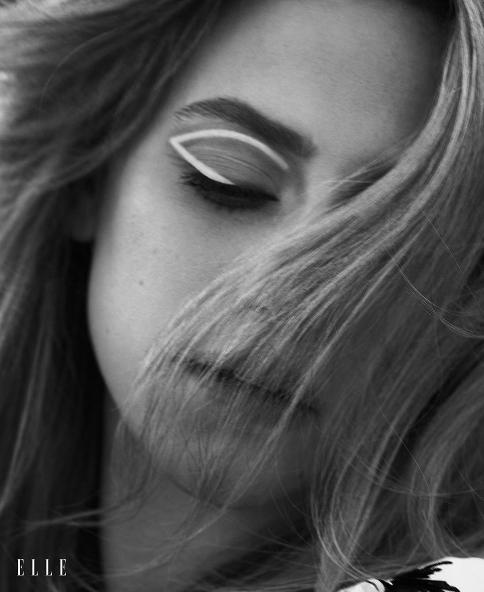 reinhartsdivine's tweet photo. let’s bring lili reinhart in b&amp;w again bcs it’s so chef kiss https://t.co/uByHvVHICt