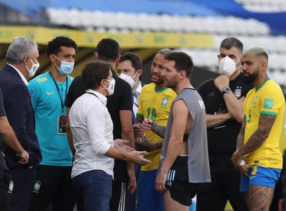 The world cup qualifier Between Brazil and Argentina on sunday night has been abandoned after Brazilian health officials entered the pitch over covid rules.
#Argentina #ArgentinaVsBrazil #brazilvsargentina #Brazil #BrazilArgentina #messipsg #Neymar #WorldCupQualifiers
