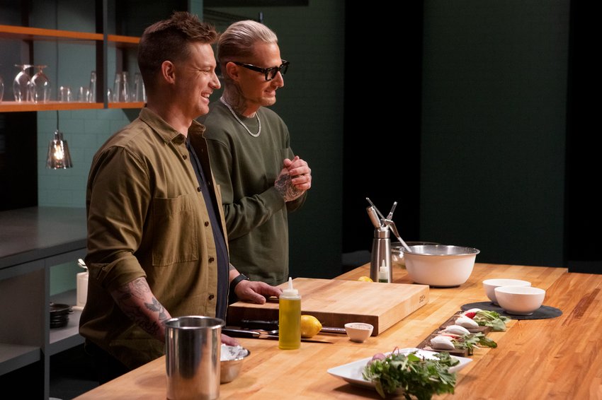 Food Network (@foodnetwork) on Twitter photo Another round of #BattleOfTheBrothers with <a href="/MVoltaggio/">Michael Voltaggio</a> and <a href="/BryanVoltaggio/">BRYAN VOLTAGGIO</a> is starting right NOW. Another round of #BattleOfTheBrothers with <a href="/MVoltaggio/">Michael Voltaggio</a> and <a href="/BryanVoltaggio/">BRYAN VOLTAGGIO</a> is starting right NOW.