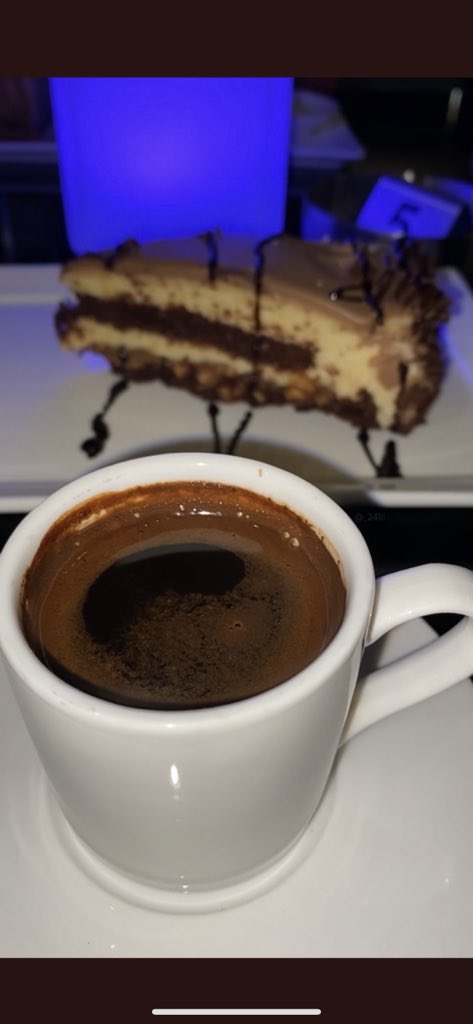 foffa1993's tweet photo. مامن جديد غير قهوتيّ وليلٍ طويل وط��واريك♥️. https://t.co/F2ujLAUTYd