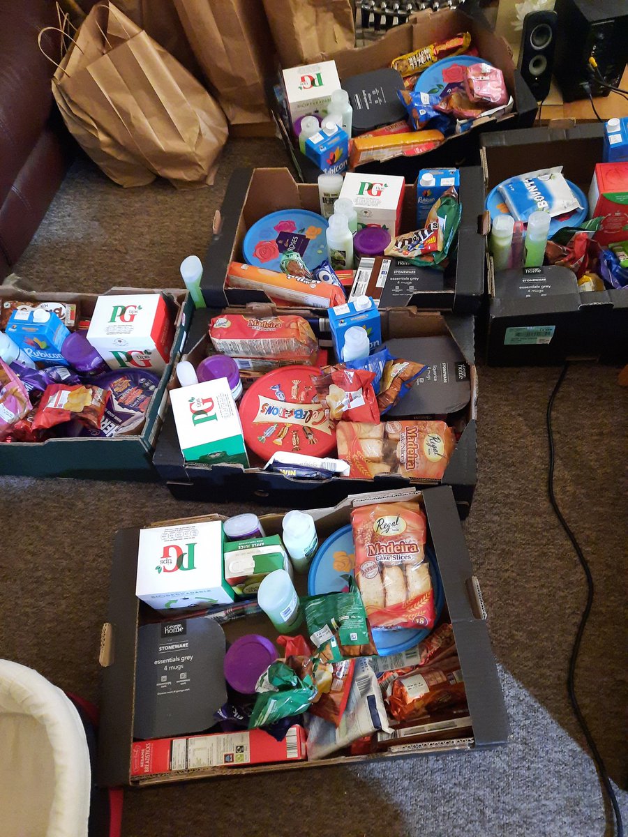 Lovely afternoon in Eastville Park welcoming the new Afghan families to Bristol with food hampers and toys. Thank you @Bridgestweets for inviting me today.