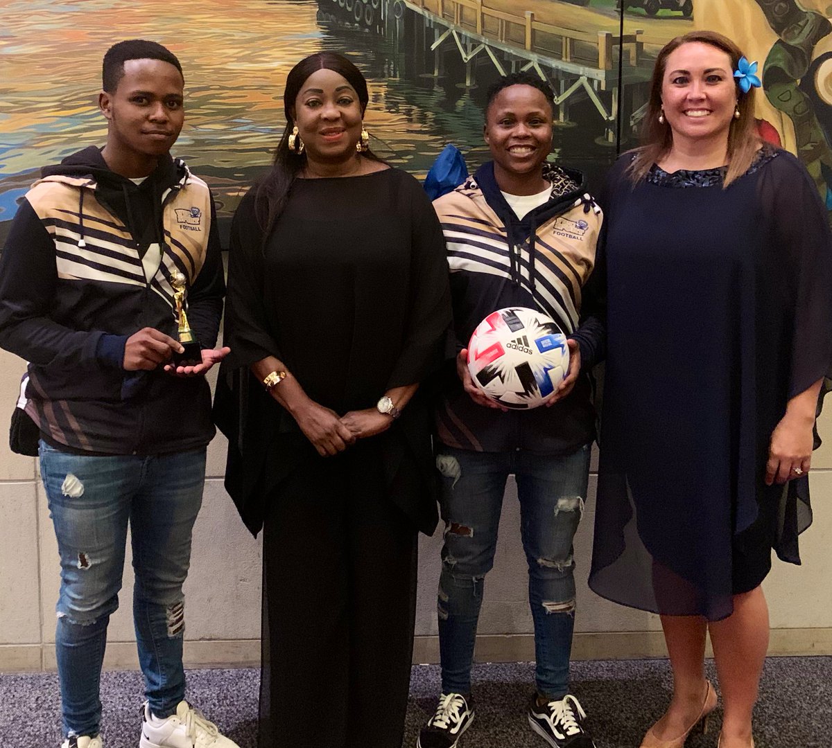 fatma_samoura's tweet photo. Hayibo such great laatie 🚺⚽️s in @SAFACapeTown region. To jol with you was lekker. @SAFA_net #thefootballerslab #UCTFCLadies #MilanoLadiesFootballClub #UWKFootball #HBUFC #HowtBayUnitedFootballCommunity ladummmmmmmmmmmma! ⚽️ https://t.co/I88bCQh2r8