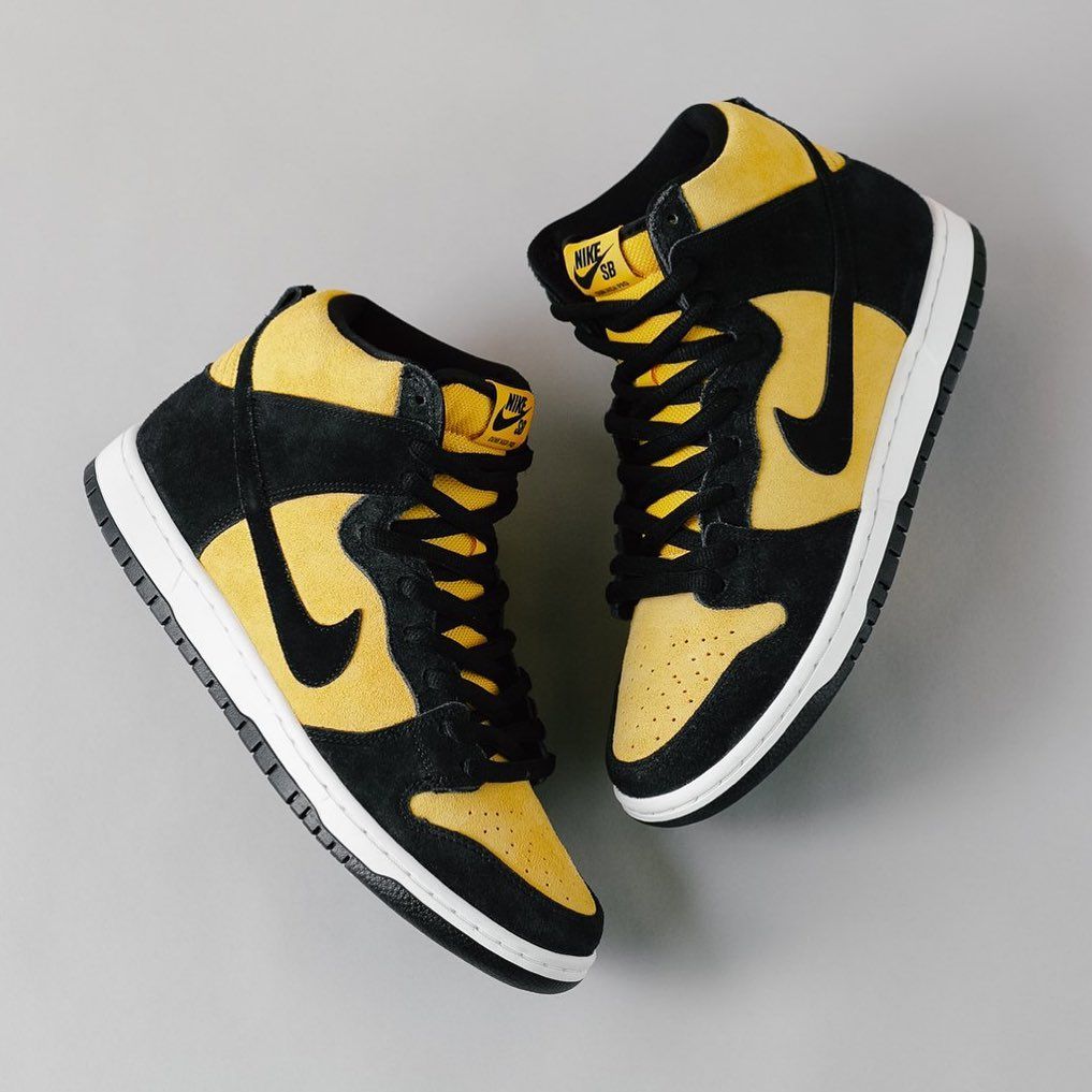 nike reverse goldenrod