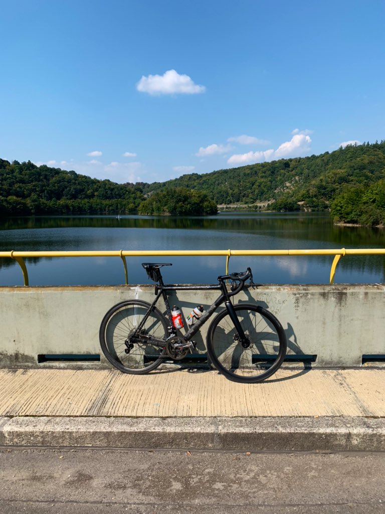 ondraschoffka's tweet photo. Pěknej den na silničce dneska, tempo spíš výletní, nakonec hezkejch skoro 175km..
#bajk #feelinalive https://t.co/R1SZWEXZJj
