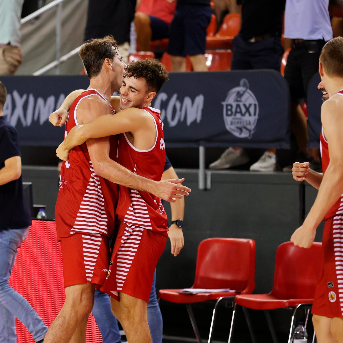 BasquetManresa's tweet photo. 🏆 CAMPIONS de la #LligaCAT!
⏳ Després de 22 anys tornem a escriure 𝓗𝓘𝓢𝓣Ò𝓡𝓘𝓐!
#SOMHIManresa https://t.co/xdbAgy18S8
