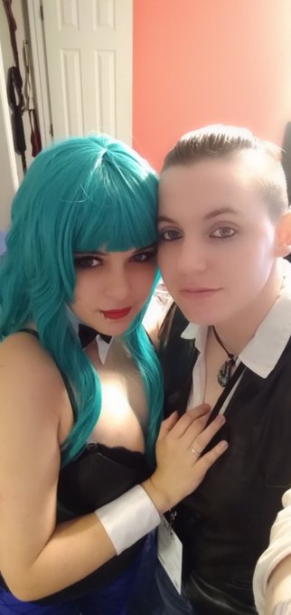 I wasn't going to dress up this weekend but Bunny Bulma is life! Got to walk around with a dashing adventurer<a href="/tag/bunny"class="tags"><span>#bunny</span></a><a href="/tag/cosplay"class="tags"><span>#cosplay</span></a><a href="/tag/bulma"class="tags"><span>#bulma</span></a><a href="/tag/dbz"class="tags"><span>#dbz</span></a>