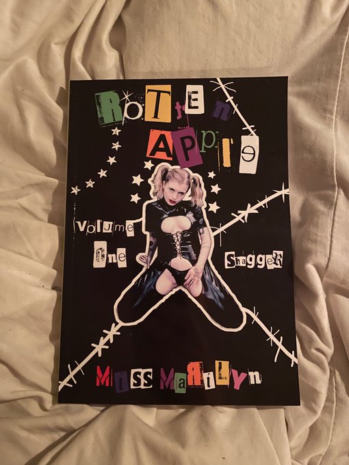 In bed with the best @missmarilynx https://t.co/j2Q3RhsM3Y<a class="tags" href="/tag/missmarilynx">@missmarilynx</a>