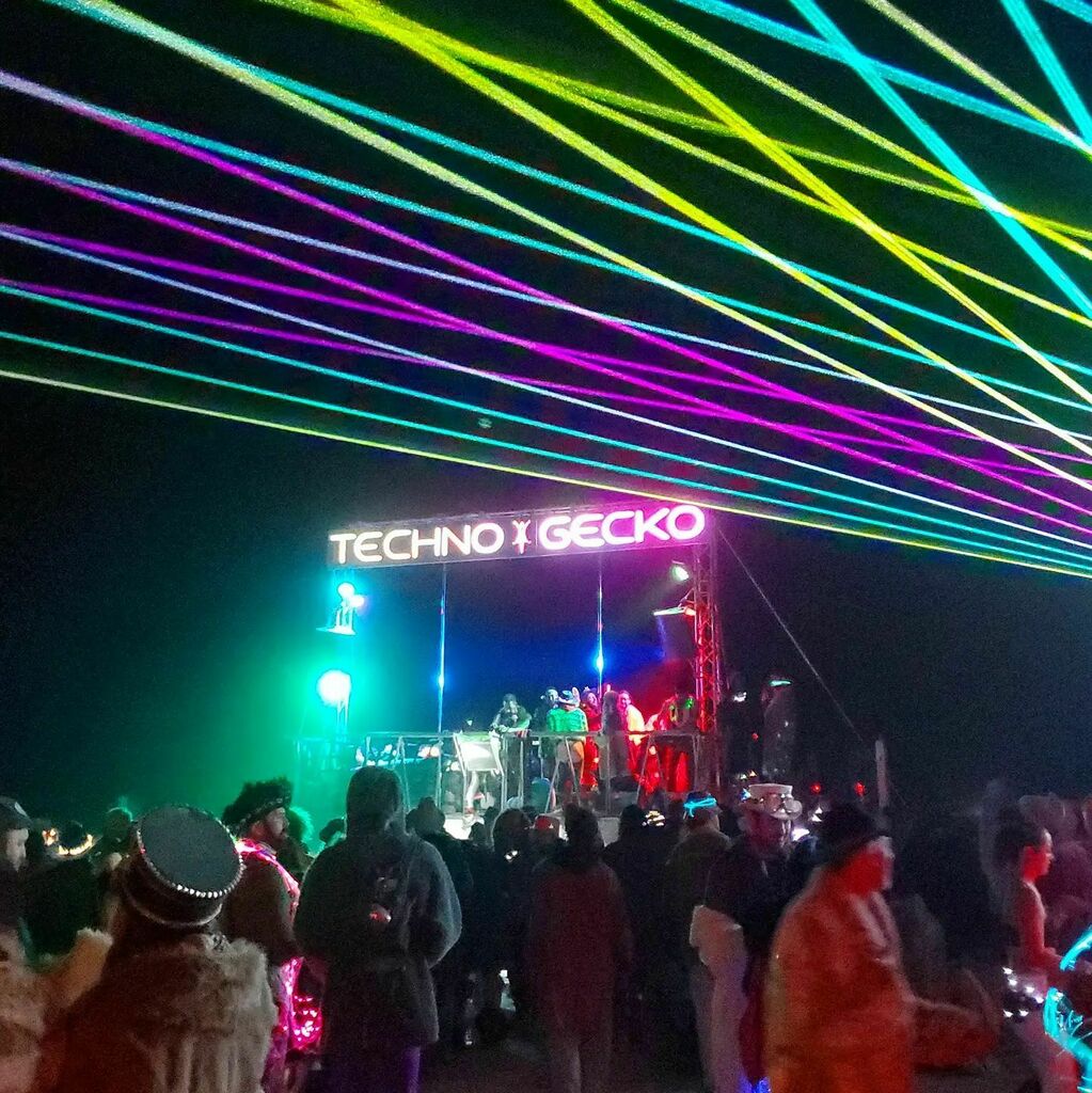 gotechnogecko's tweet photo. TechnoGecko 🎵🎉🦎 dance stage throwing beats out in deep deep playa on burn night at #renegadeburn #freeburn #planb in #blackrockcity #burningman21 #burningman #brc2021 #brc21 #burningman2021 #deepplaya #burnnight #ldw #labordayweekend #lasers #artcar #mutantvehicle https://t.co/SD6sZm2oIU