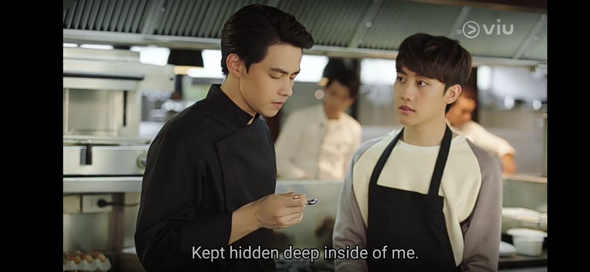 AsianjanresS's tweet photo. I like that aue is upbeat everytime his with aek looks aue lonely everytime his at home. Damn aue has nice tat and body. Aek starts to work with aue as chef looks like the female lead is aue rival in the culinary world
#BiteMeTheSeries
#THECHEFISIN
#EP2 https://t.co/VwK42lc2Z7