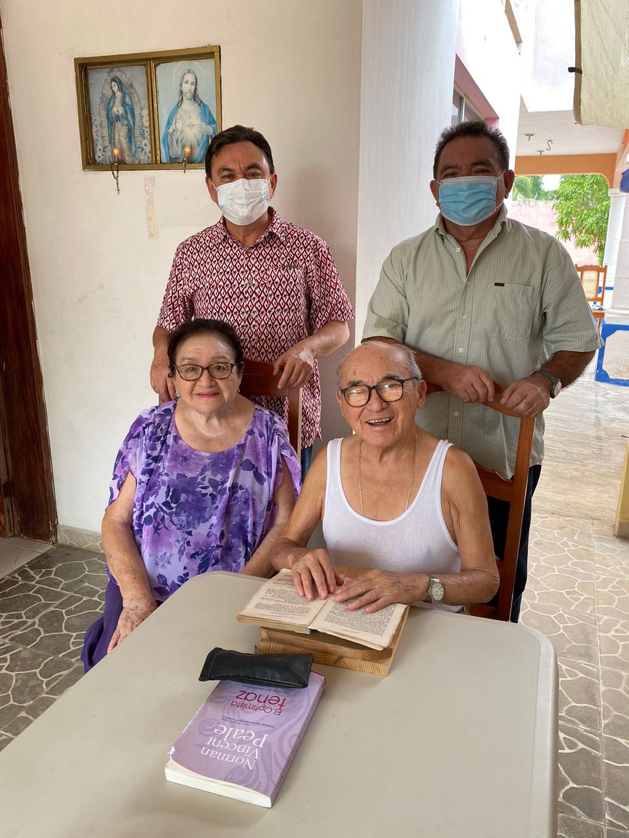 LiborioVidal's tweet photo. Parte importante de nuestra vida es la familia. Mi papá me ayuda siempre a mantener la brújula, mi mamá me enseña que el cariño mueve montañas y mi hermano, que siempre hay a nuestro lado alguien en quien confiar. Este, sin duda es un domingo feliz, disfrútenlo en familia. https://t.co/KXtZiur8RX