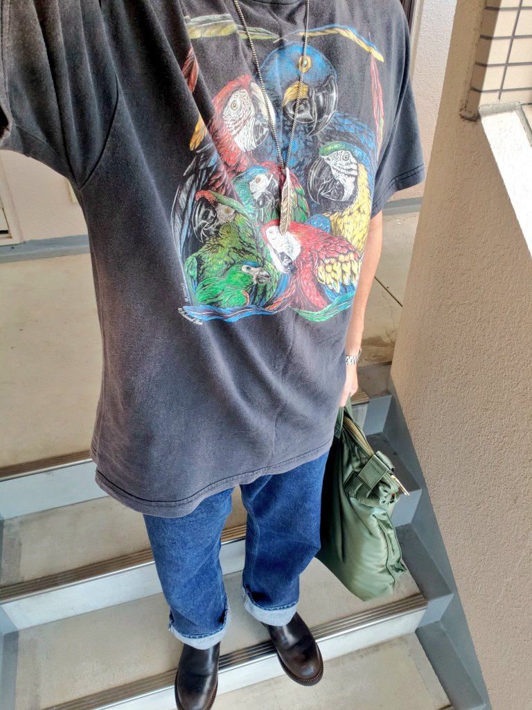 omokatasan's tweet image. おはようございます。
本日は本社へ出勤、朝早い😭
今週もよろしくお願いします！！
#オウムT
#levis505
#Redwing2268
#TENTOSEN