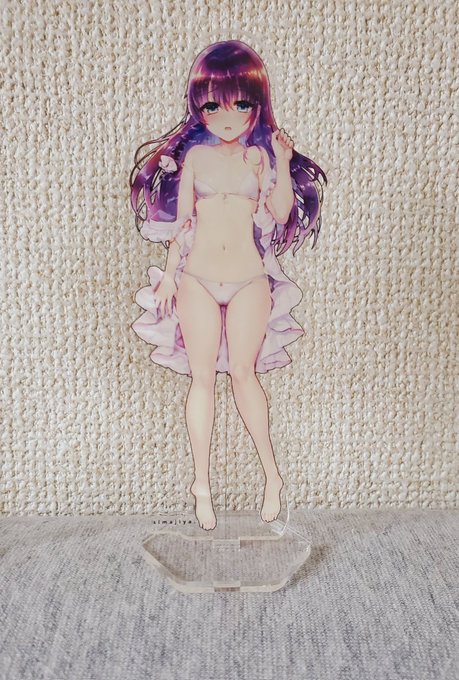 抱き枕の初回受注特典のアクリルフィギュア、枕より先に届きました。今回も印刷はトリニティさん。とってもキレイでかわいいです!細かい部分も奇麗に印刷してもらえてます #好きを形にトリニティ 