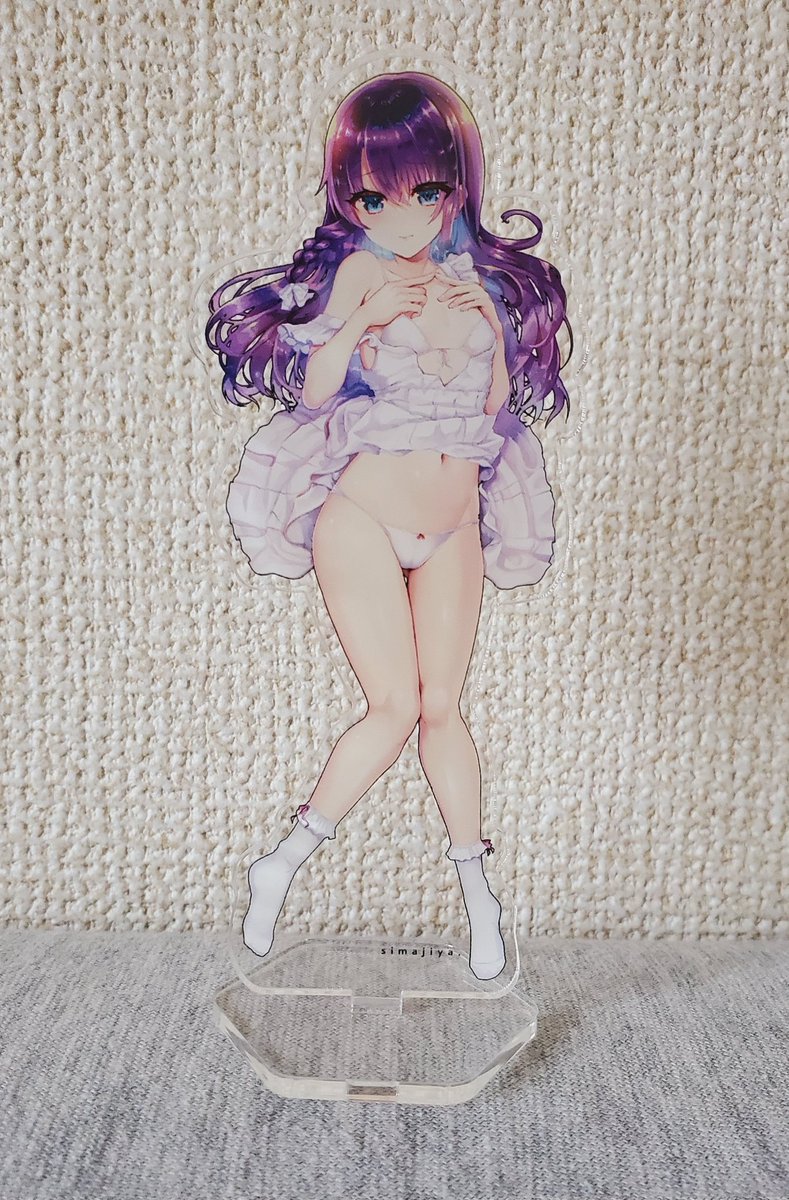 抱き枕の初回受注特典のアクリルフィギュア、枕より先に届きました。今回も印刷はトリニティさん。とってもキレイでかわいいです!細かい部分も奇麗に印刷してもらえてます #好きを形にトリニティ 