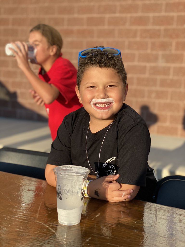 MIStateFair1's tweet image. Who has the better mustache??? Thank you @GuernseyDairy for the ice cream and milk😋