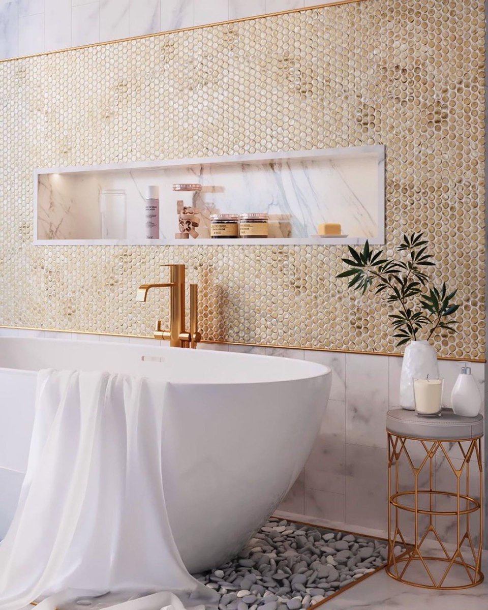 TheTileClub's tweet image. 1, 2, or 3? 

You can&apos;t go wrong with a classic #Pennytile, but the hardest part is choosing which one! It&apos;s no secret we love a dazzling metallic, but these fabulous glass mosaic tiles come in a wide range of colors to suit any decor!

#kitchendesignideas #kitchensofinstagram #d