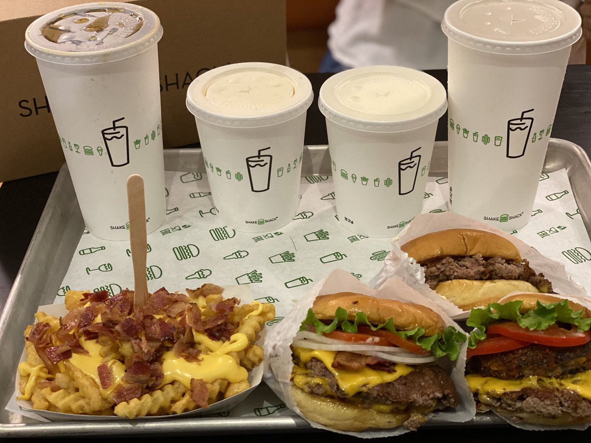 ChuyRochaG's tweet photo. @shakeshackmx MTY 🤩🤤🤤🤤 https://t.co/ofhZ4bfoFY