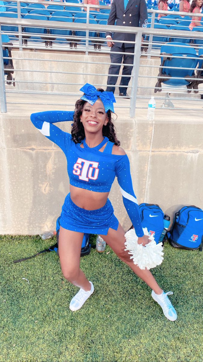 ZykeriaBrenae_'s tweet photo. Celebrity Status ! #tsucheer #tsu25 #therealtsu #tnstate https://t.co/gA5hKtziU2