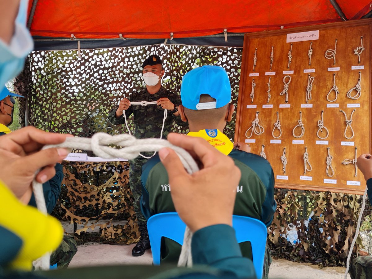 Krompattana4k's tweet image. #ทหารพระราชาช่วยเหลือประชาชน
กรมพัฒนา 4 จัดชุดครูฝึก อบรมการฝึกเฉพาะหน้าที่ทหารใหม่ ผลัดที่ 1/64 เพื่อเตรียมพร้อมช่วยเหลือประชาชน ในสถานี เงื่อนเชือก การลำเลียงผู้ป่วยจากที่สูงและการช่วยเหลือส่งข้ามลำน้ำ 
#กองทัพภาคที่4
#กองพลพัฒนาที่4