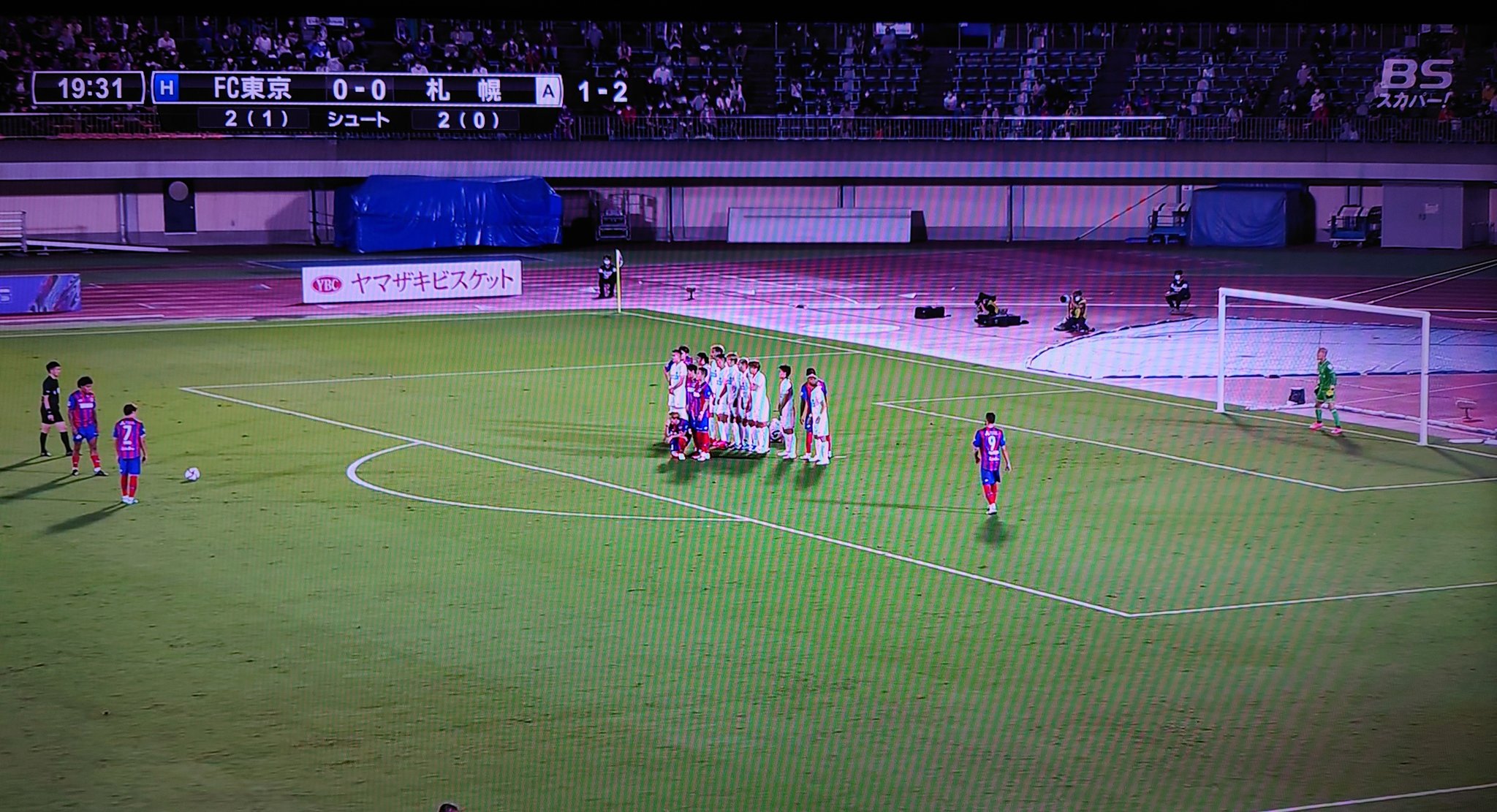 ゆっき フリーキックの位置をウイイレで再現 明らかに壁の位置がおかしい さらに 芝の模様の幅を使って計算するとレアンドロのfkは壁が10 49m離れている 1 34m違う たった1 3mだが キッカーにとっては大きなアドバンテージになる Consadole Fctokyo ゆっき フリーキックの位置をウイイレで再現 明らかに壁の位置がおかしい さらに 芝の模様の幅を使って計算するとレアンドロのfkは壁が10 49m離れている 1 34m違う たった1 3mだが キッカーにとっては大きなアドバンテージになる Consadole Fctokyo