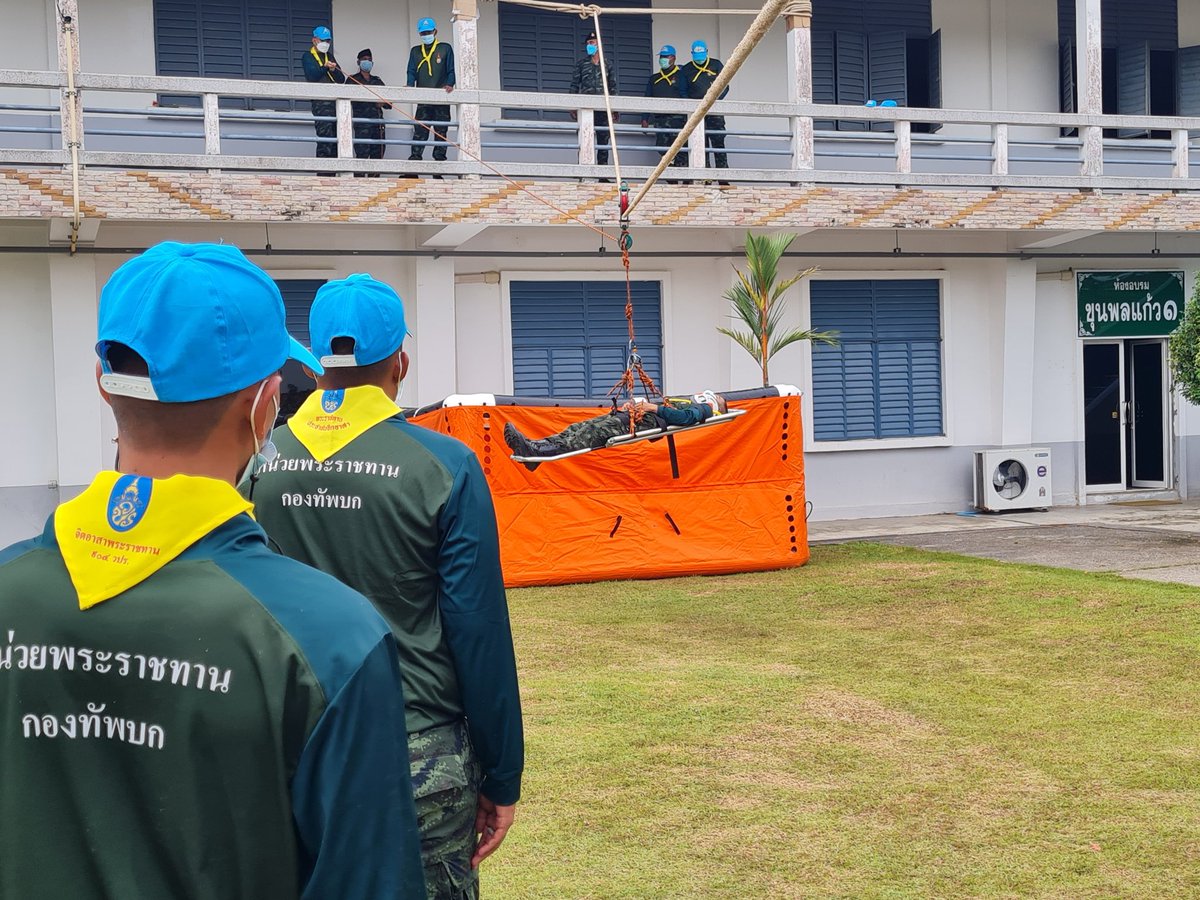 Krompattana4k's tweet image. #ทหารพระราชาช่วยเหลือประชาชน
กรมพัฒนา 4 จัดชุดครูฝึก อบรมการฝึกเฉพาะหน้าที่ทหารใหม่ ผลัดที่ 1/64 เพื่อเตรียมพร้อมช่วยเหลือประชาชน ในสถานี เงื่อนเชือก การลำเลียงผู้ป่วยจากที่สูงและการช่วยเหลือส่งข้ามลำน้ำ 
#กองทัพภาคที่4
#กองพลพัฒนาที่4