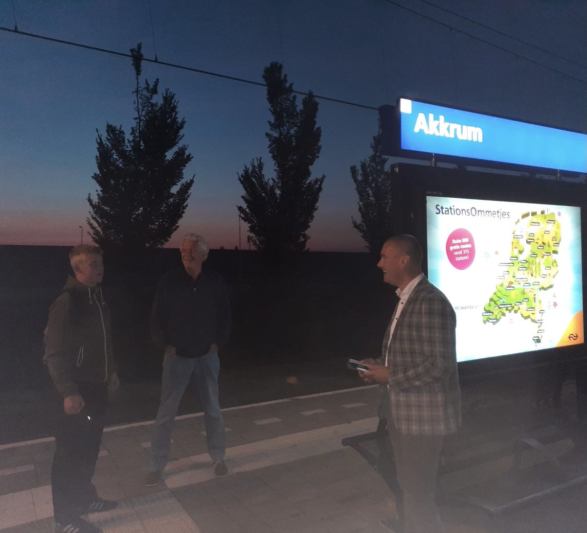 Vanaf vandaag rijdt de Sprinter Leeuwarden – Meppel door naar Zwolle. Geen overstap meer in Meppel en 10 minuten winst in reistijd. Een lang gekoesterde wens voor ondermeer Akkrum. Vanochtend daar om 6:00 de eerste reizigers ontvangen.