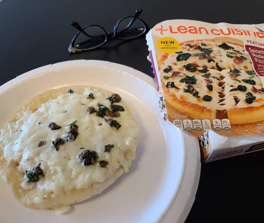Reality v Expectation... A sad day for compromise. <a href="/LeanCuisine/">Lean Cuisine</a>
#pizza #sadtvdinner #spinach #mushroom #disappointed #downmegullet #reality #leancuisine