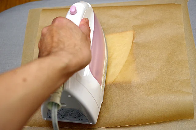 トーストをアイロンで焼いてみたら…？想像とまったく違う食べ物になったw