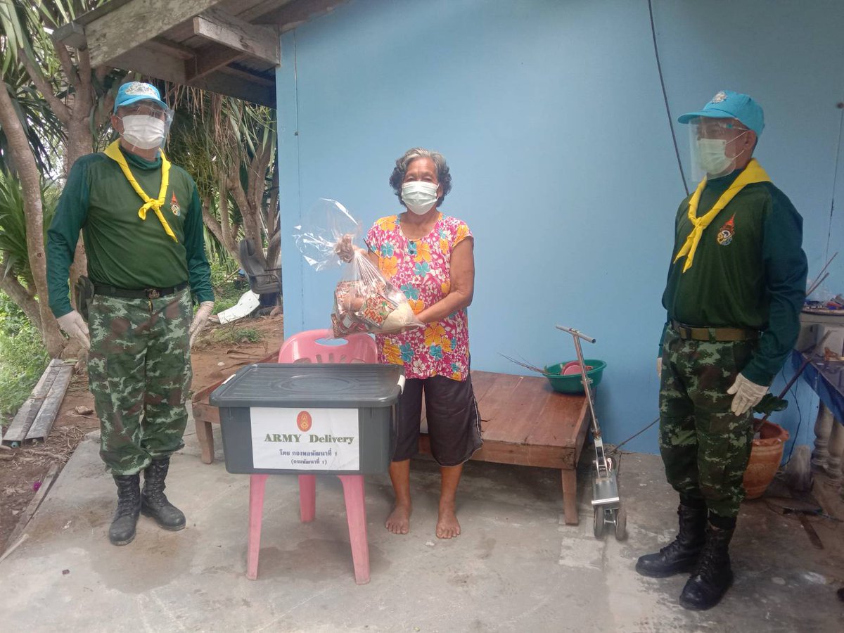 1st_Army_Area's tweet image. “Army  Delivery” 
กองพลพัฒนาที่ 1 โดย กรมพัฒนาที่ 1 ดำเนินกิจกรรม “Army  Delivery” นำเครื่องอุปโภค บริโภค มอบให้กับประชาชน เพื่อบรรเทาความเดือดร้อน และลดภาระค่าใช้จ่าย จากผลกระทบจากการแพร่ระบาดของเชื้อไวรัส Covid - 19 ให้กับประชาชน ณ ต.ห้วยแม่เพรียง อ.แก่งกระจาน จ.เพชรบุรี