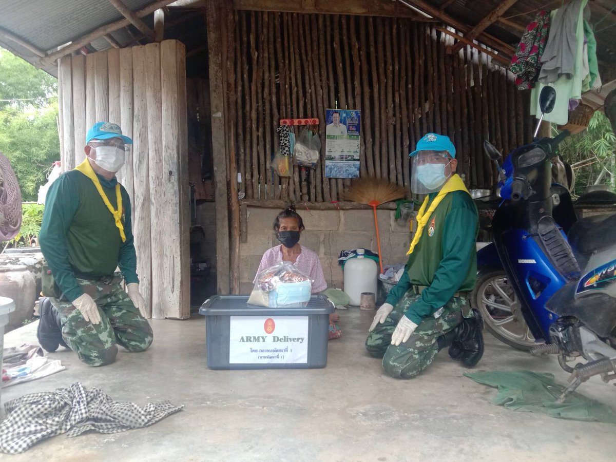 1st_Army_Area's tweet image. “Army  Delivery” 
กองพลพัฒนาที่ 1 โดย กรมพัฒนาที่ 1 ดำเนินกิจกรรม “Army  Delivery” นำเครื่องอุปโภค บริโภค มอบให้กับประชาชน เพื่อบรรเทาความเดือดร้อน และลดภาระค่าใช้จ่าย จากผลกระทบจากการแพร่ระบาดของเชื้อไวรัส Covid - 19 ให้กับประชาชน ณ ต.ห้วยแม่เพรียง อ.แก่งกระจาน จ.เพชรบุรี