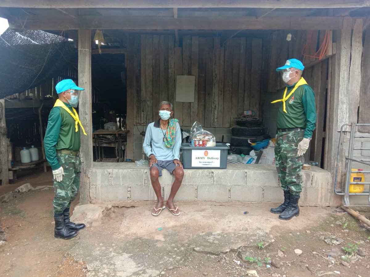 1st_Army_Area's tweet image. “Army  Delivery” 
กองพลพัฒนาที่ 1 โดย กรมพัฒนาที่ 1 ดำเนินกิจกรรม “Army  Delivery” นำเครื่องอุปโภค บริโภค มอบให้กับประชาชน เพื่อบรรเทาความเดือดร้อน และลดภาระค่าใช้จ่าย จากผลกระทบจากการแพร่ระบาดของเชื้อไวรัส Covid - 19 ให้กับประชาชน ณ ต.ห้วยแม่เพรียง อ.แก่งกระจาน จ.เพชรบุรี