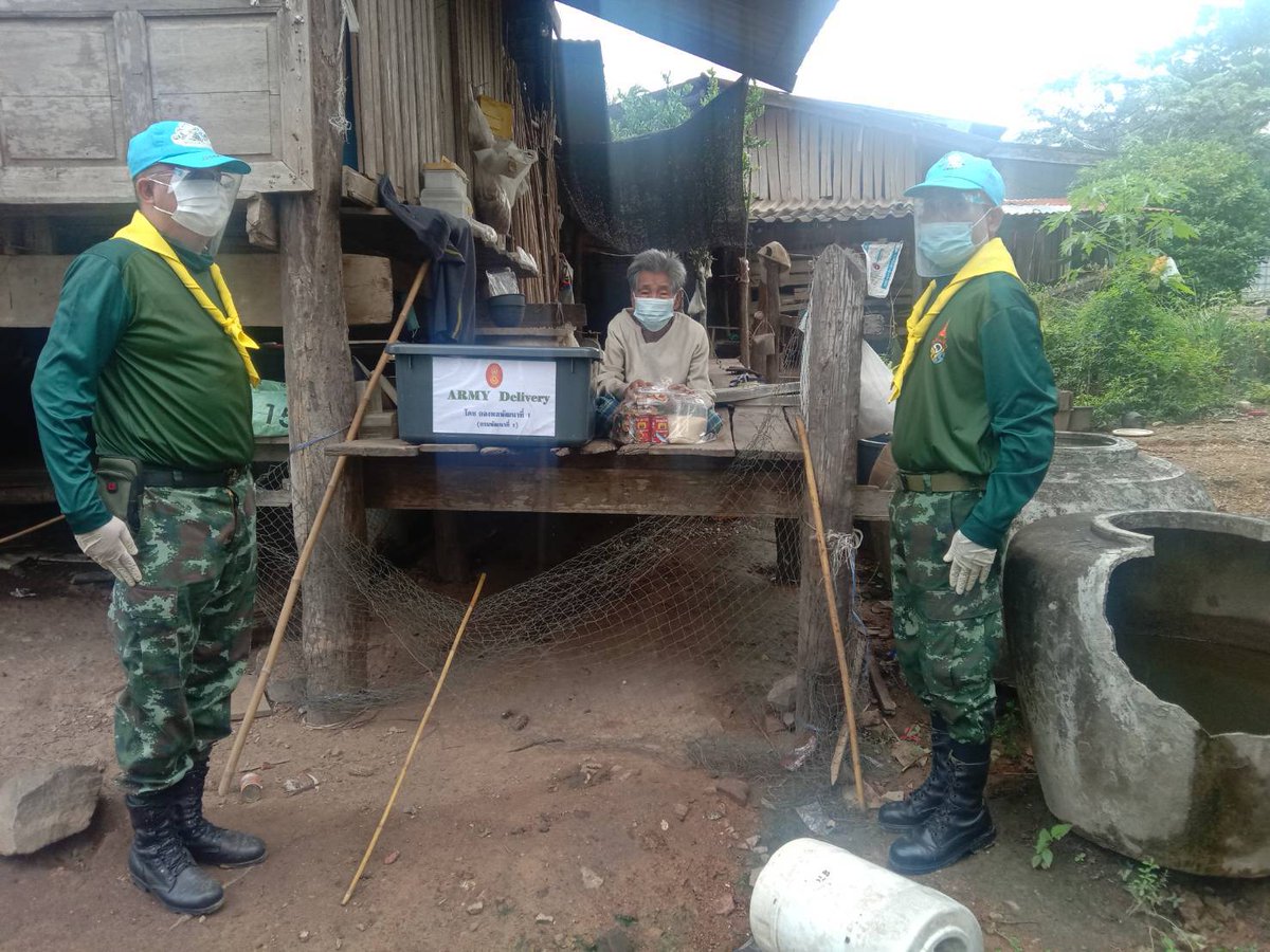 1st_Army_Area's tweet image. “Army  Delivery” 
กองพลพัฒนาที่ 1 โดย กรมพัฒนาที่ 1 ดำเนินกิจกรรม “Army  Delivery” นำเครื่องอุปโภค บริโภค มอบให้กับประชาชน เพื่อบรรเทาความเดือดร้อน และลดภาระค่าใช้จ่าย จากผลกระทบจากการแพร่ระบาดของเชื้อไวรัส Covid - 19 ให้กับประชาชน ณ ต.ห้วยแม่เพรียง อ.แก่งกระจาน จ.เพชรบุรี