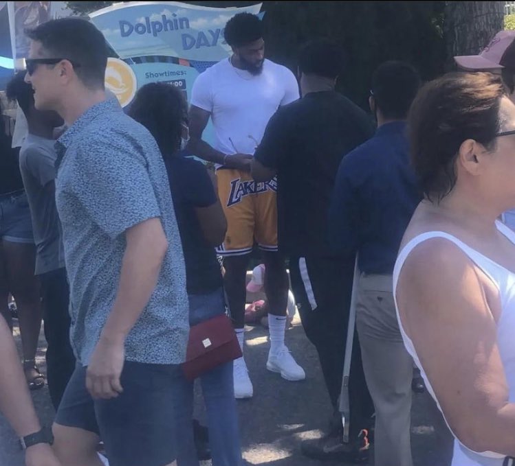 LakerFiles's tweet photo. Anthony Davis sighting in San Diego 👀

Looks like he’s been in the gym a lot this off-season 💪 https://t.co/roH5oqCTFj