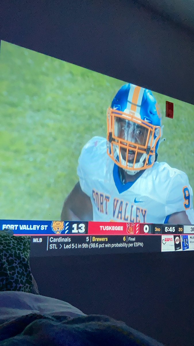 emiieemillionn's tweet image. #fvsu 💙💛