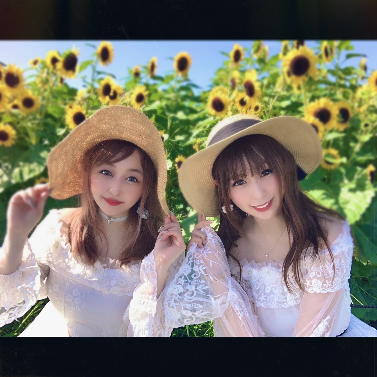 oosakayuu's tweet photo. 双子コーデ🌻

#夏の思い出 #過去pic https://t.co/gIj5IHqLCK