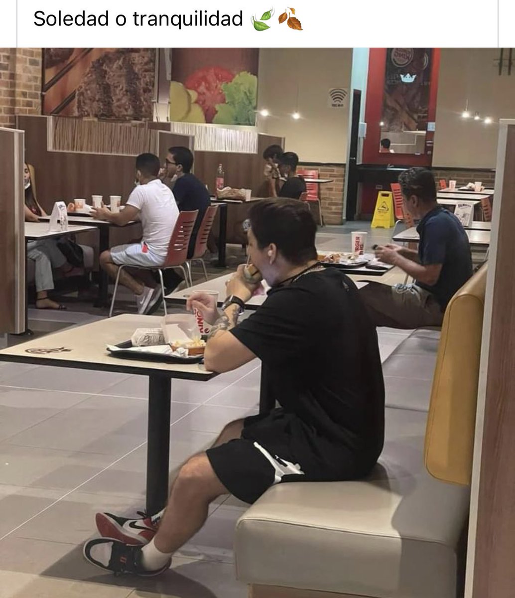 JooseArias's tweet photo. Por esto me da miedo ir a comer solo. 

Es solo hambre, ¡HAMBRE! https://t.co/5stYBuCkjc