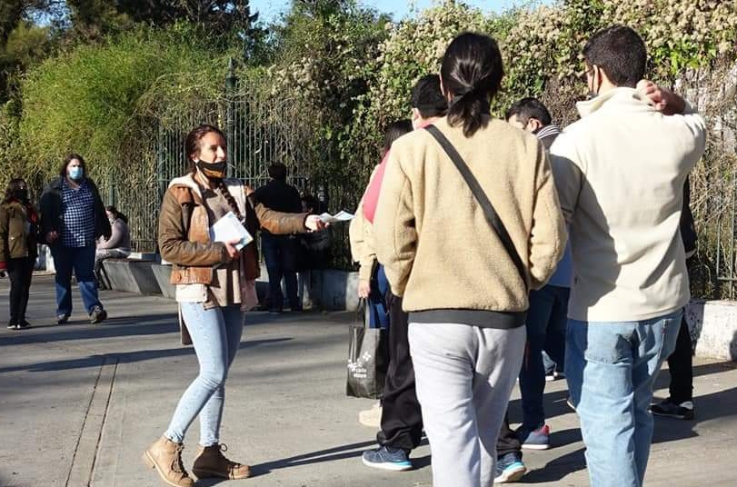 ftepatriota's tweet photo. #CABA Este domingo la militancia del #FrentePatriota repartió a los vecinos de #Palermo la propuesta del Nacionalismo, con excelente recepción de la gente. En CABA el FP es la #Lista88, con Héctor Jaime y Azul Prado Diessler como 1ros candidatos a Diputados Nacionales. https://t.co/mx97vK5dox