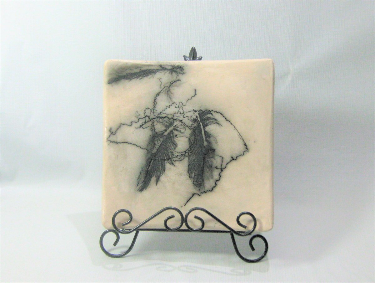 ArolDesign's tweet photo. Excited to share the latest addition to my #etsy shop: Horsehair Feathers Raku Ceramic Square Plate Wavy Corners Design. Horsehair Pottery, simple rustic style handmade 2021. https://t.co/H038uewmXl #beige #black #entryway #tabletop #clay #homedecor #handmade #rustic # https://t.co/HgvzDKcJe6