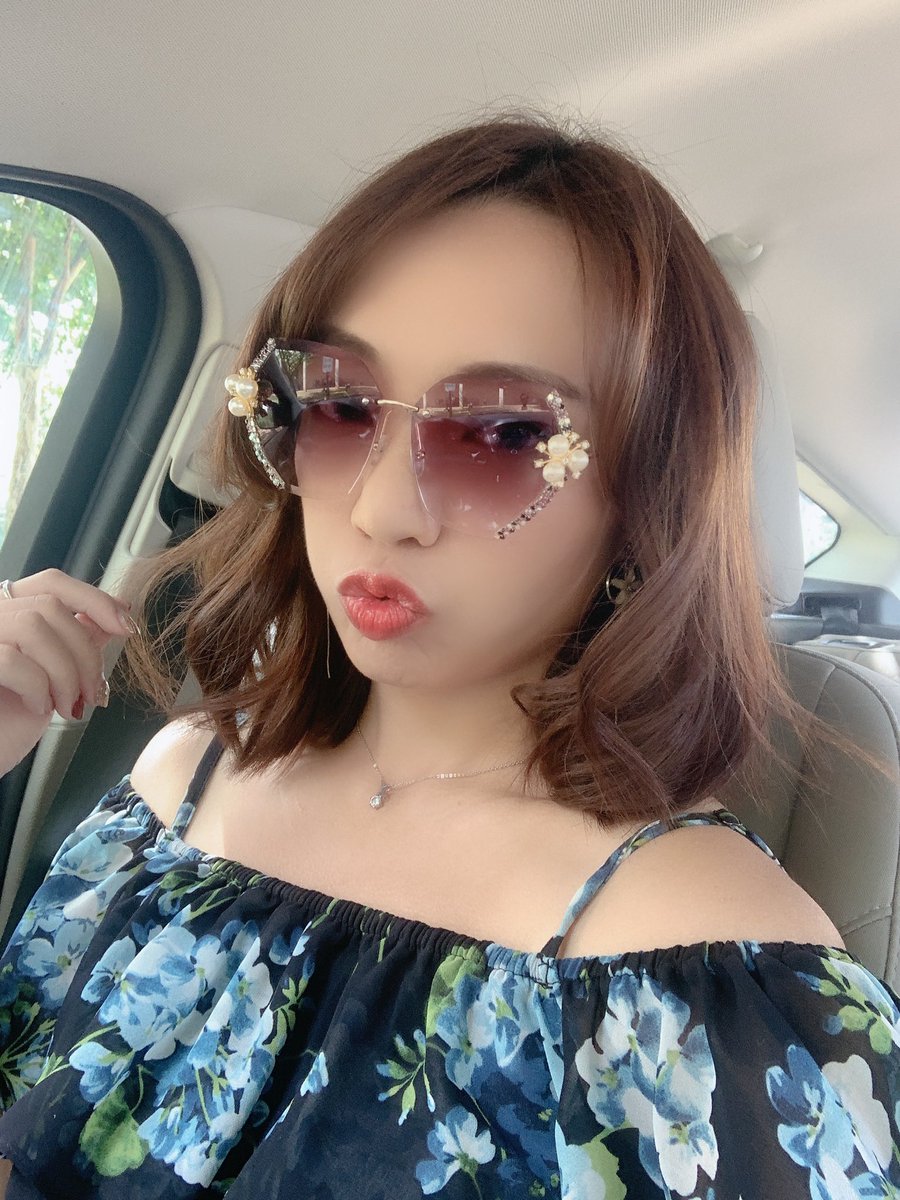 Love my new sunglasses from @blancaglasses ! ❤️ They are so incredibly pretty and elegant ! 

Use promo code ALICEBLANCAPROMO to get 30% off discount on the site ! Pick your sun bae today !