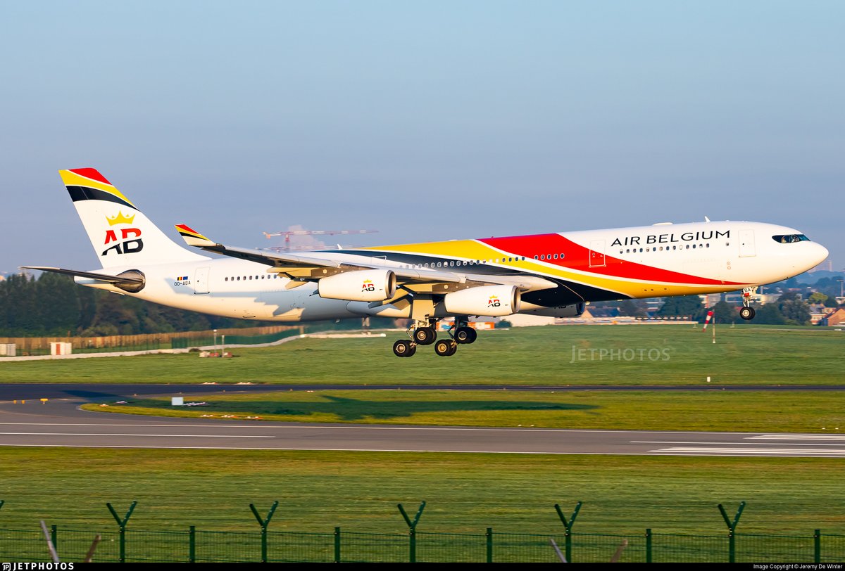 JetPhotos's tweet photo. An Air Belgium A340 landing in Brussels. https://t.co/LyoVEtdgrc © Jeremy De Winter https://t.co/spaUdMbFGo
