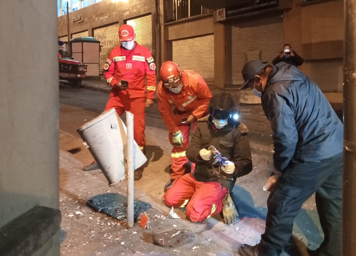 noticiasfides's tweet photo. #ANF Estalla un artefacto explosivo en cercanías de la Alcaldía de La Paz

-->> https://t.co/ony6DWT6Rx <<-- https://t.co/t1SFnDllLd