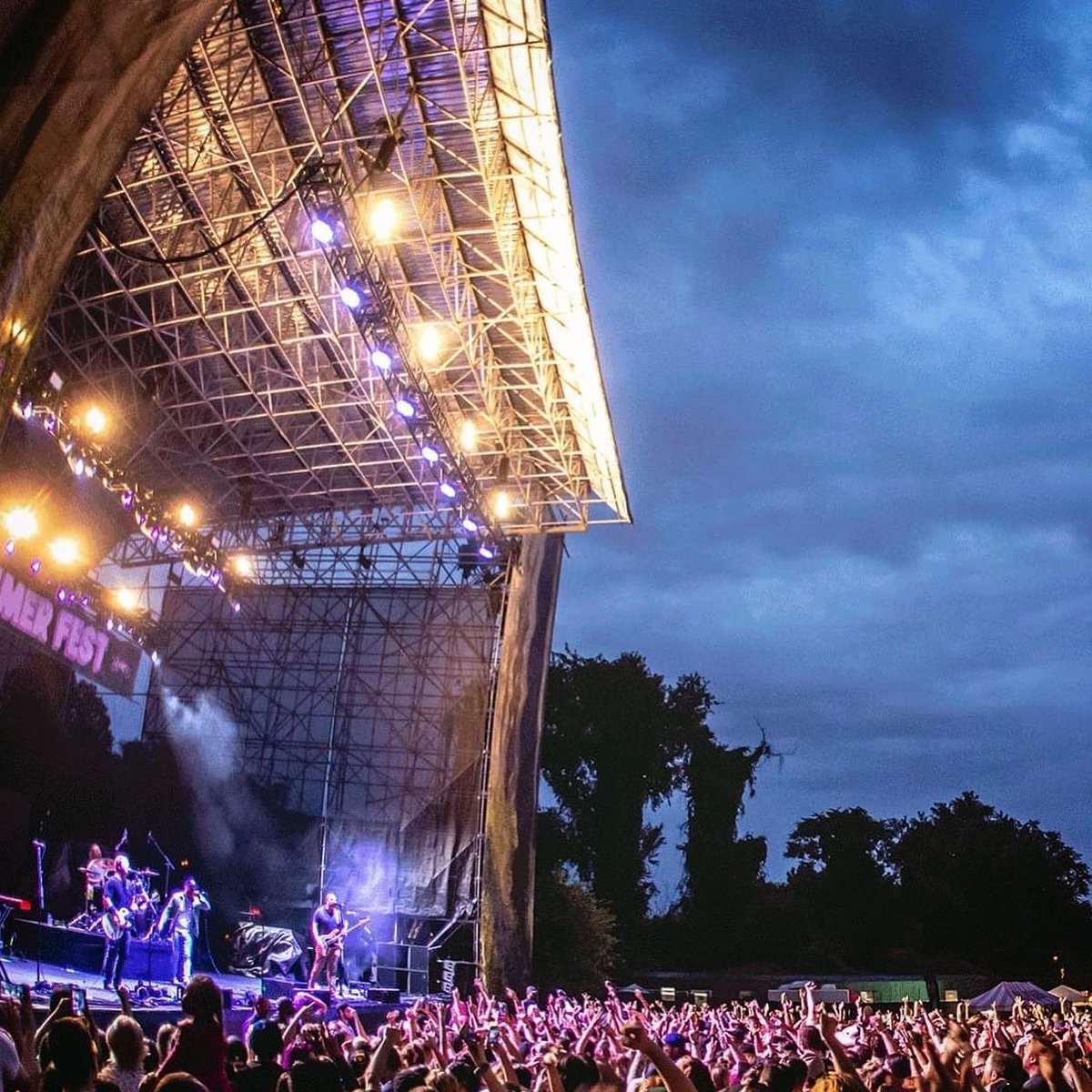 We’re not sad anymore. 🖤🖤🖤 Thanks, <a href="/SadSummerFest/">Sad Summer Fest</a>! 📸 <a href="/JordanAphoto/">Jordan August</a>