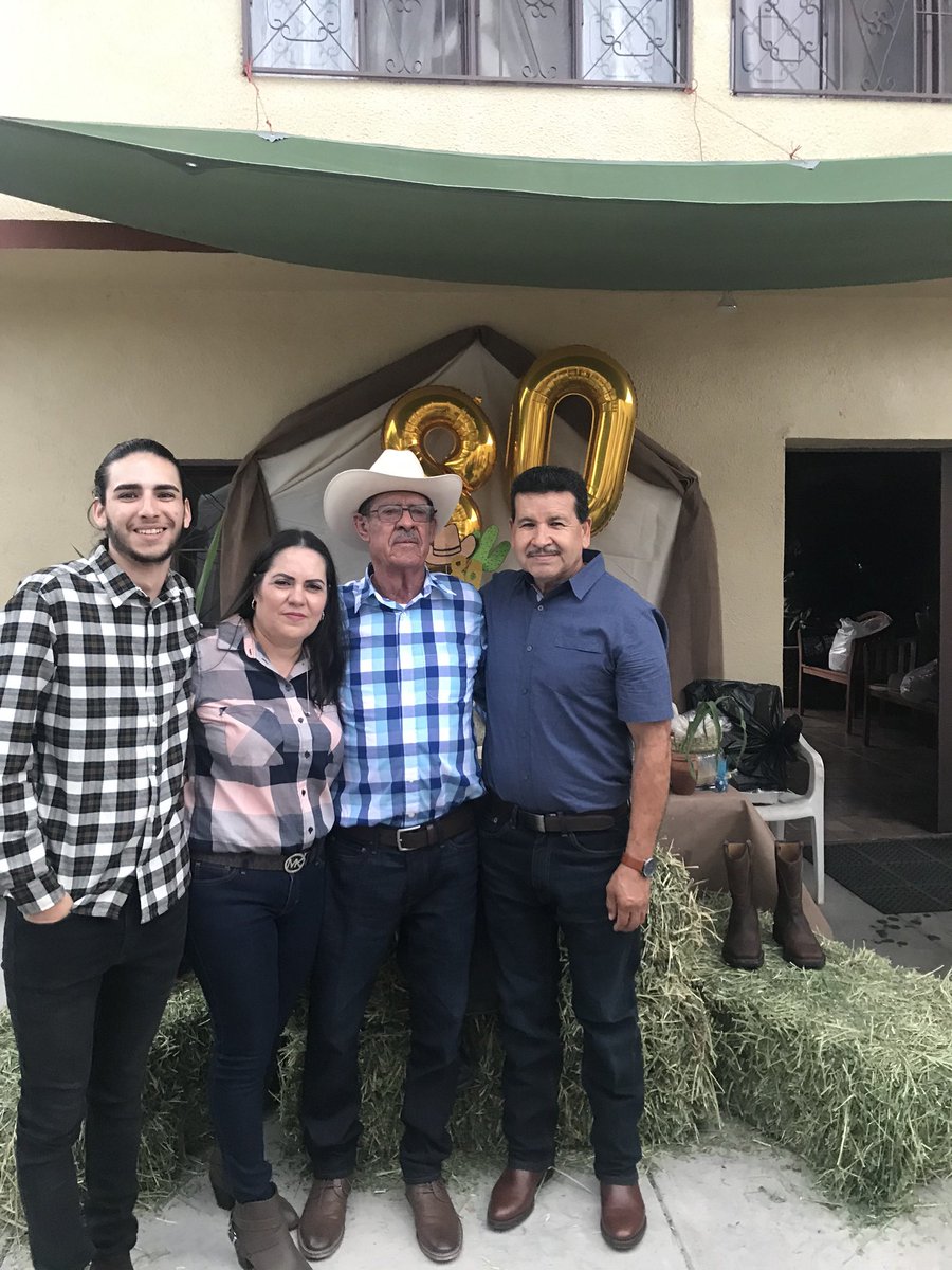 EricDiazASU's tweet photo. I feel that this image really represents what I stand for, and that would be always keeping family close. Although not all my family is here some of the more important ones are and they are very important in my life and try to model myself after them #MCO335 https://t.co/Y9dEwBke2c