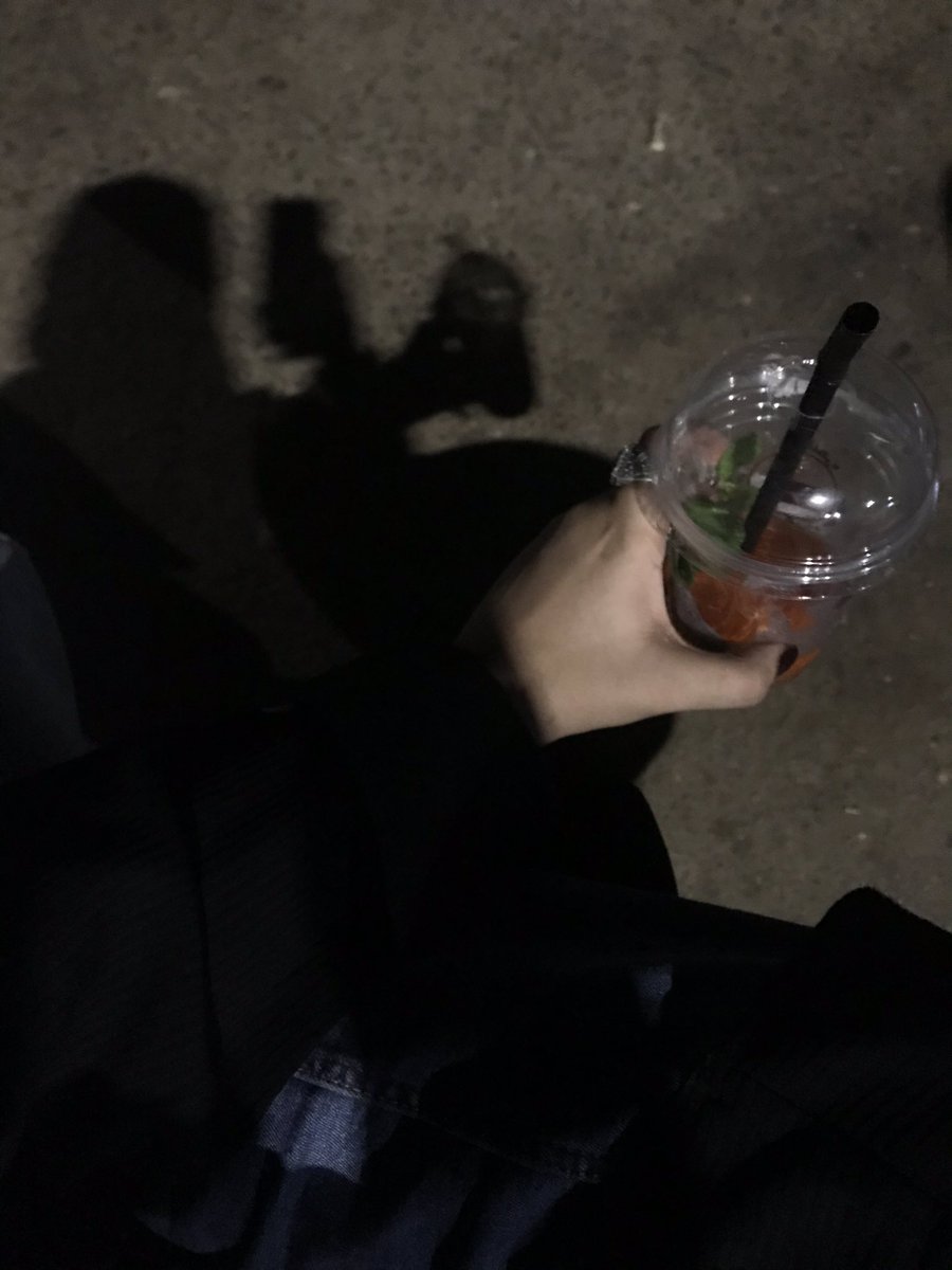 يجب على المرء أن يتعلّم كيف يحس و يفكر و يعيش بمفرده، فهذا ما سيحتاجه مع الزمن.💆🏼‍♀️